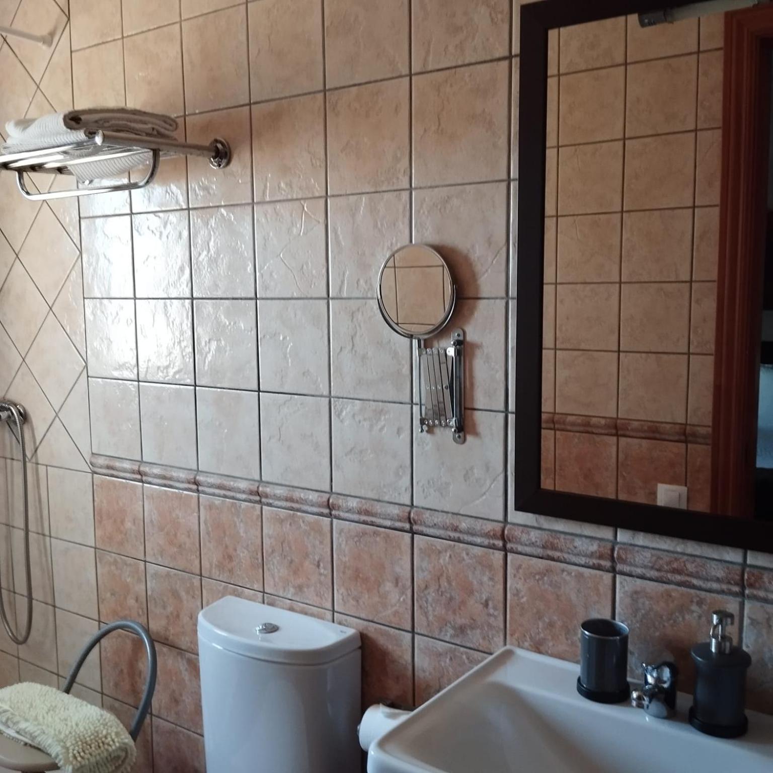 Can Gual Pensionat Lametlla Del Valles Exteriör bild